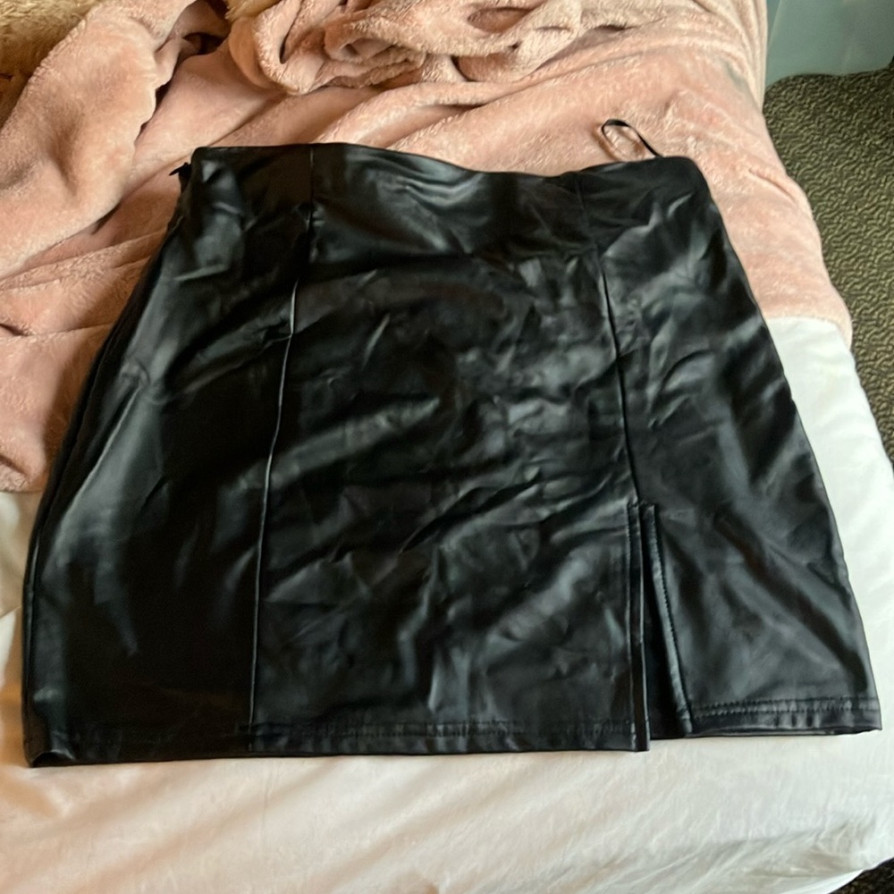 SHEIN black Mini skirt. Size medium